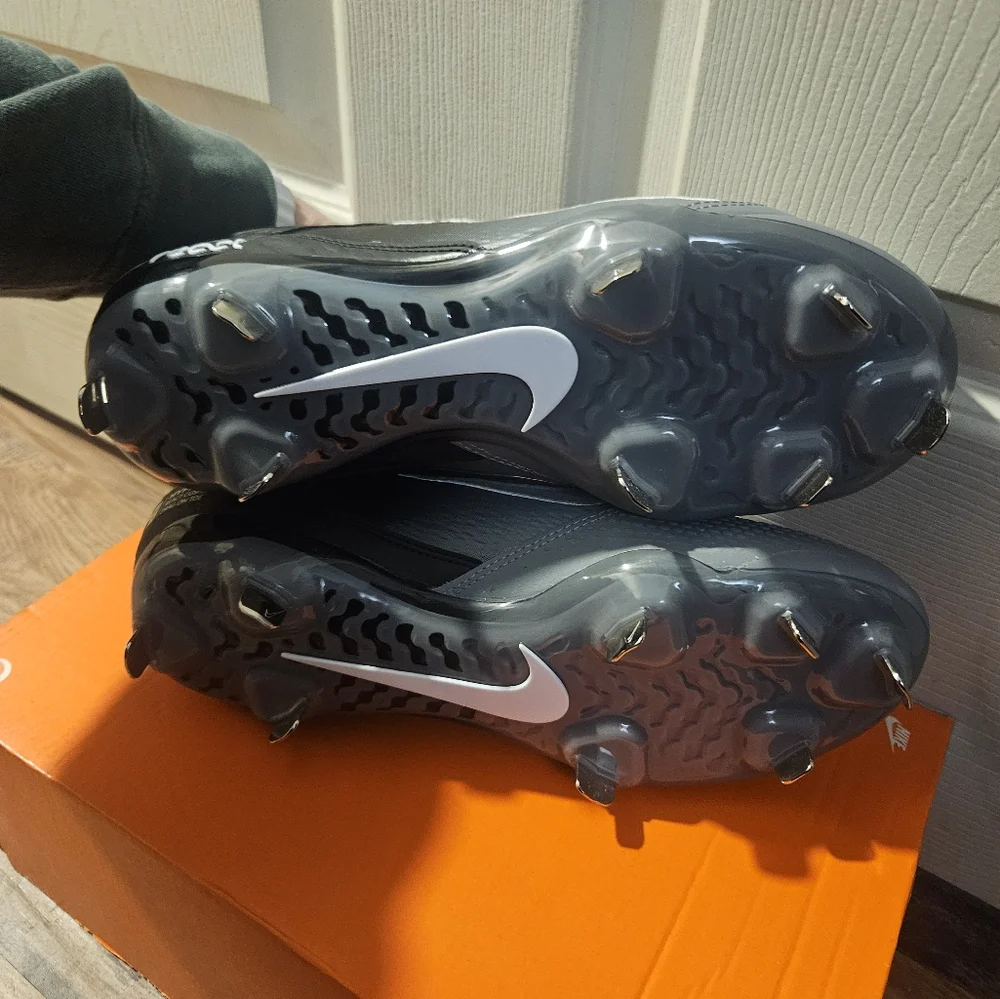 Nike Hyperdiamond 4 Elite Metal Fastpitch Softball Cleats: BLACK/GRAY: NIB: 9.5